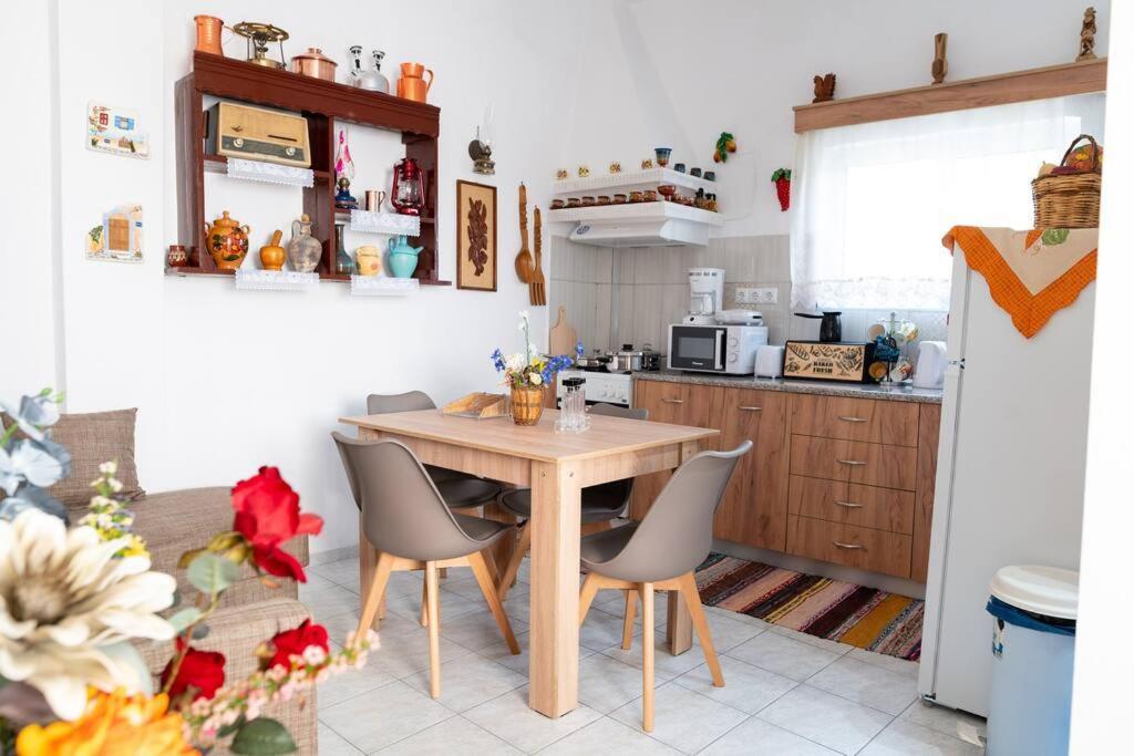 Ferienwohnung Zografia - Charming House Near The Coast Marmari  Exterior foto