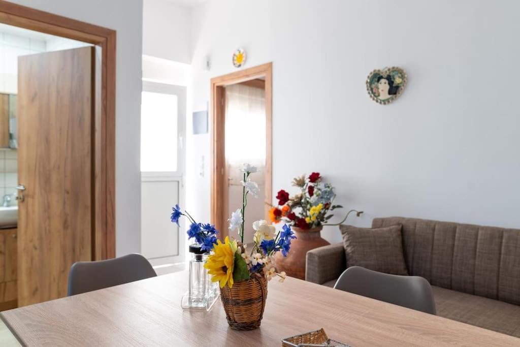 Ferienwohnung Zografia - Charming House Near The Coast Marmari  Exterior foto